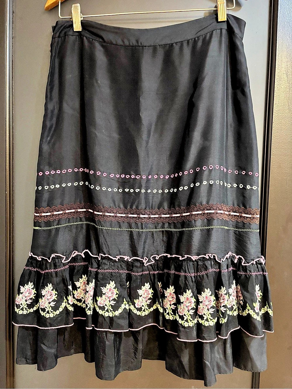 Shelly Frost Floral Ruffle Midi Skirt in Black Size M
